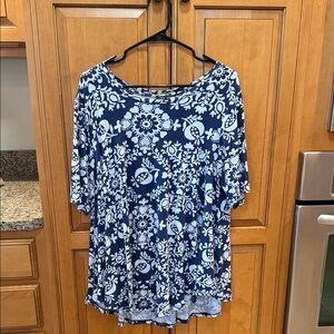 Lane Bryant Navy and White Floral Short Sleeve Top